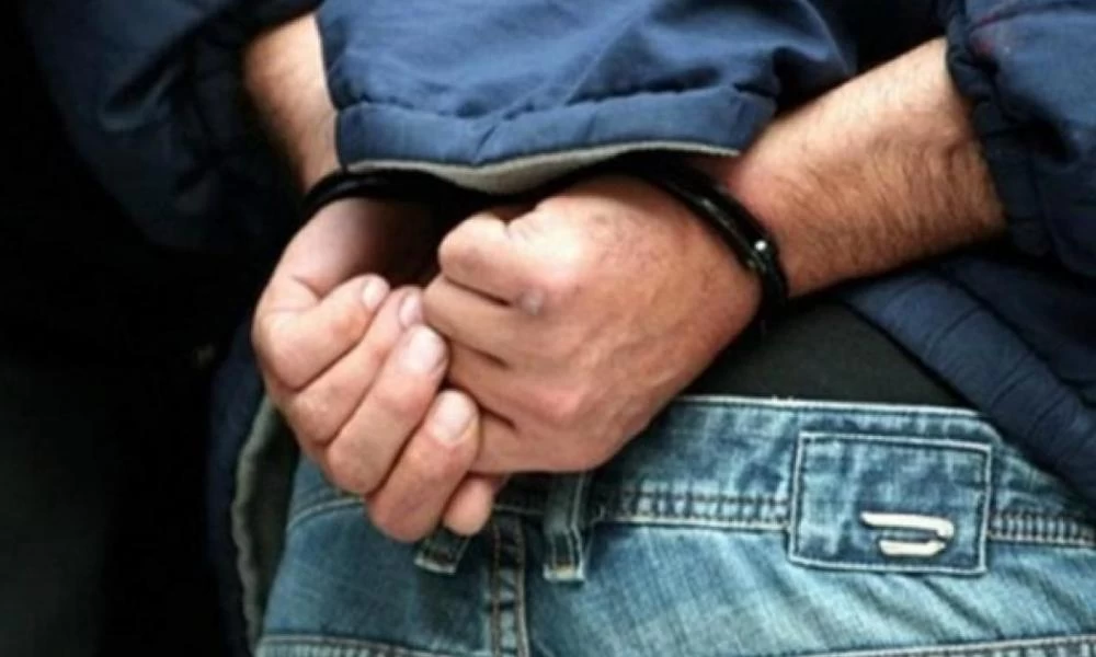 Αλλοδαπός αυτοϊκανοποιήθηκε πάνω σε γυναίκα σε λεωφορείο στην Αττική